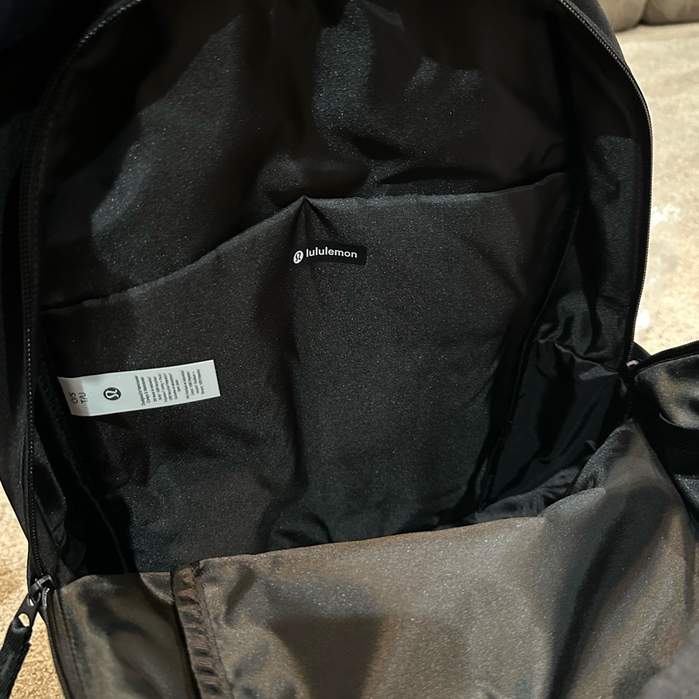 Black Everywhere Backpack tech canvas lulu brand new - Picture 2 of 6